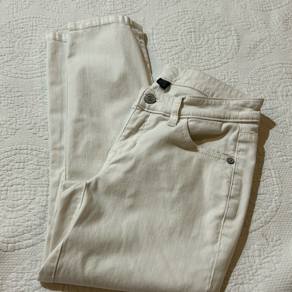 Tommy Bahama crop denim. 0